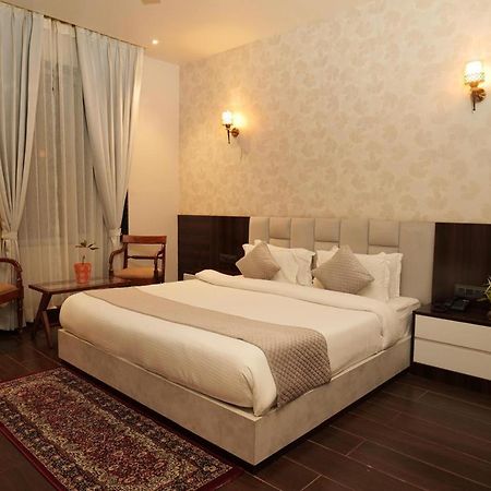 Hotel Northview Park By Lycoris !! Top Rated & Most Awarded Property In Tricity Zirakpur Kültér fotó