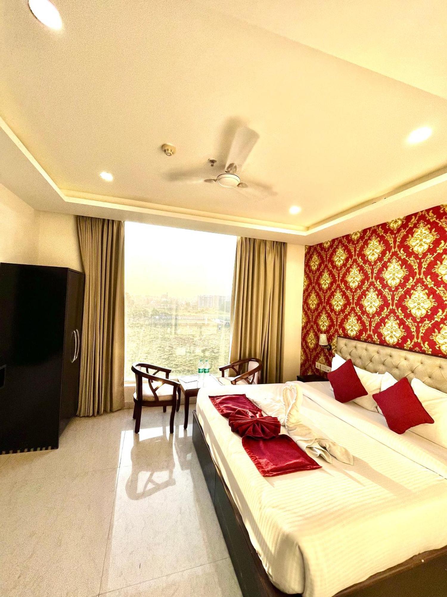 Hotel Northview Park By Lycoris !! Top Rated & Most Awarded Property In Tricity Zirakpur Kültér fotó